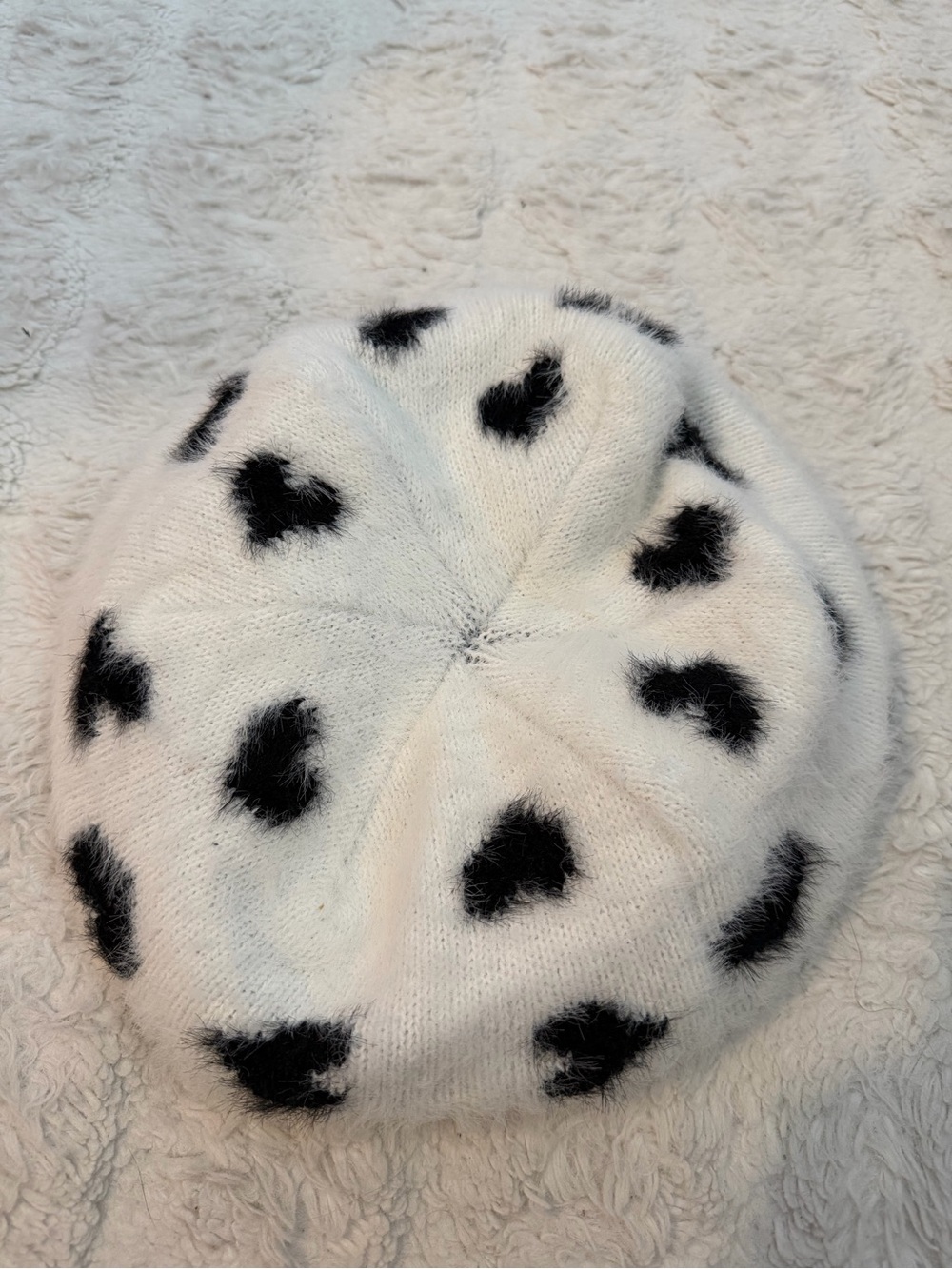 wild fable White Beret with Black Heart Motif